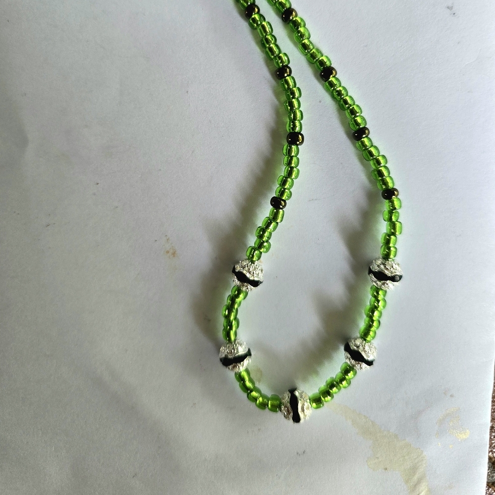 EMERALD GREEN  DISCO BALL TRENDY SEED BEAD ARTIST ORIGINAL UNIQUE NECKLACE